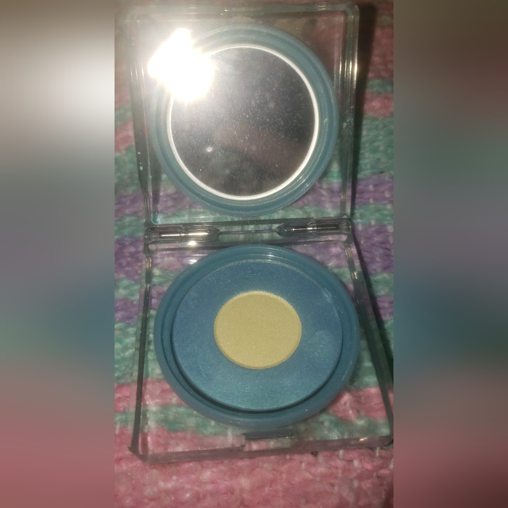 Estee Lauder Pure Color Eyeshadow Duo in Blue and Light Yellow